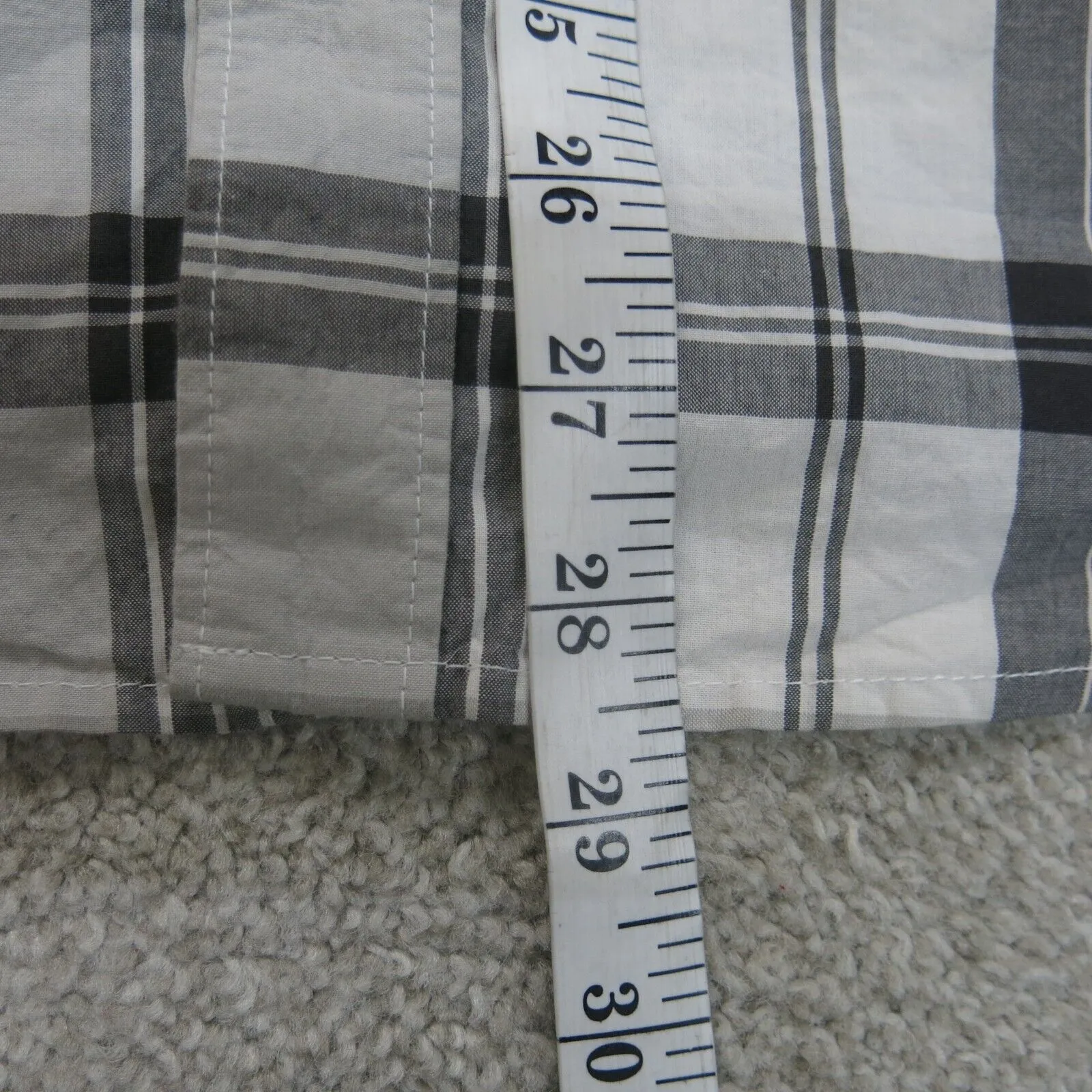Columbia Shirt Mens Medium Gray White Button Up Plaid Short Sleeve Lightweight